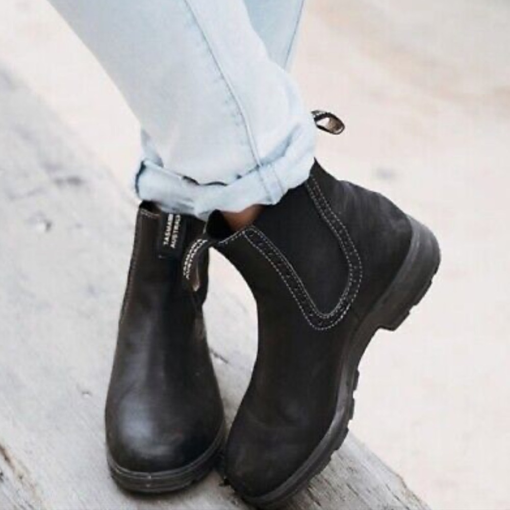 Blundstone's Women's Original High Top Boots Rustic Black Size 7W/4AU. Worn 6x